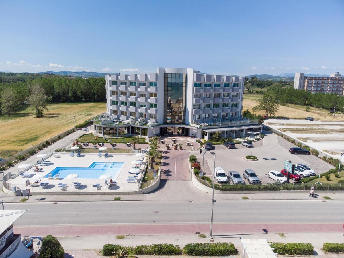 Hotel Residence Imperial Misano Adriatico Kültér fotó